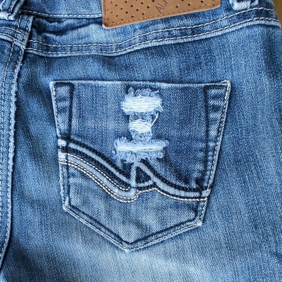 💙Almost Famous Jean Shorts with the Distressed Torn Look size 1 - Picture 9 of 12